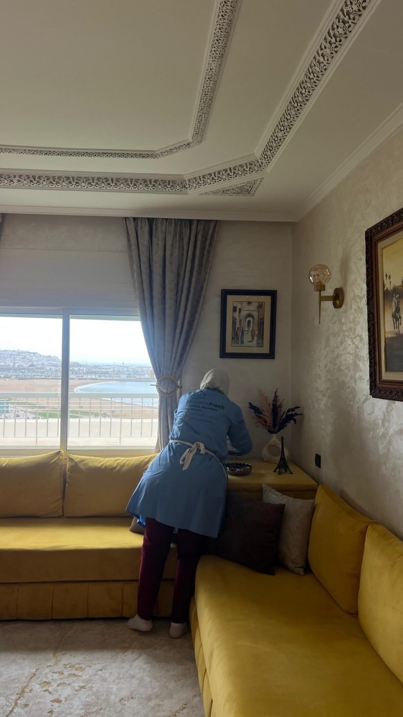 Nettoyage et rangement d'appartement avec vue sur la baie de Tanger - Baraka Fresh Services