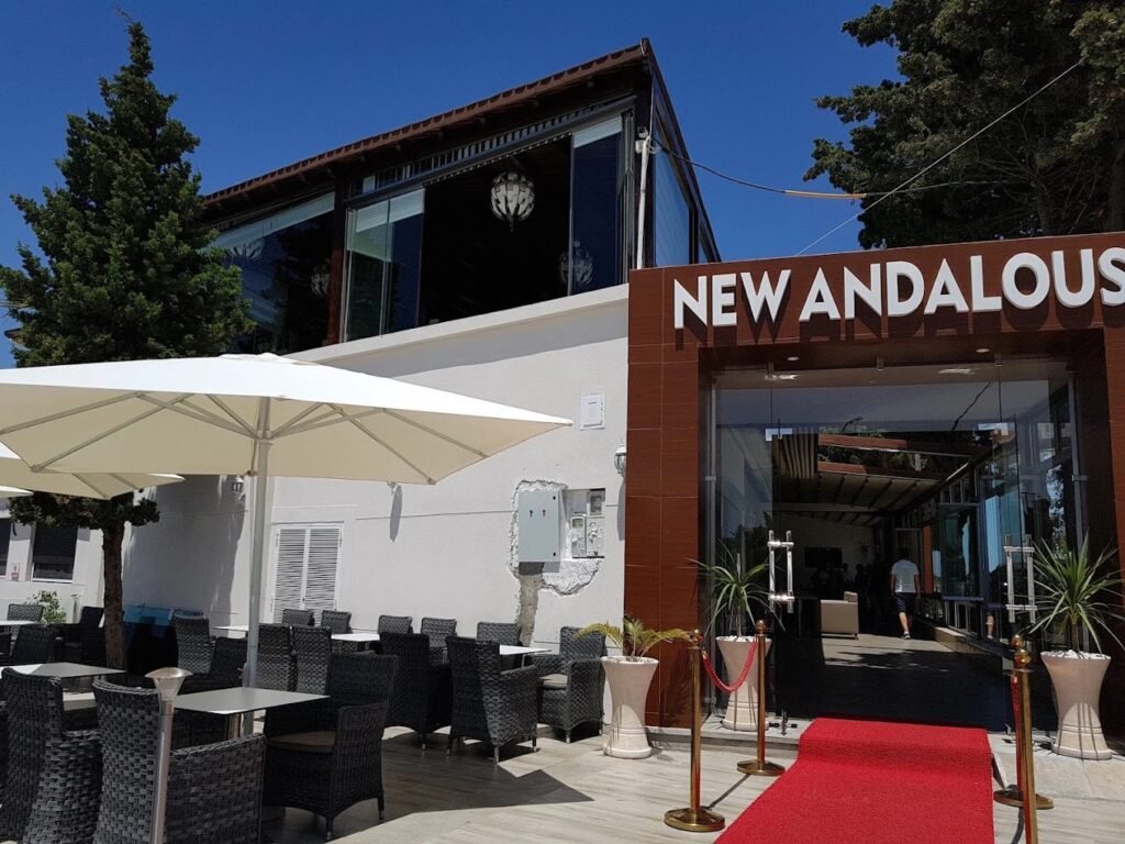 New Andalous Tanger - restaurant, entrée et terrasse